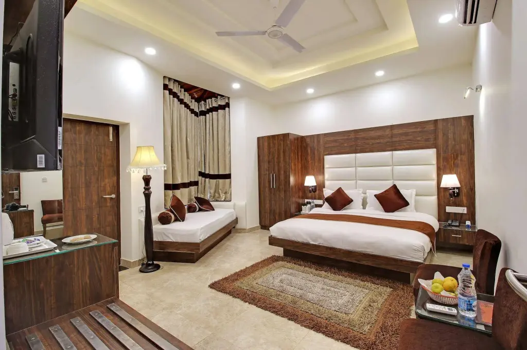 Наинитал: Wood castle Spa & Resort