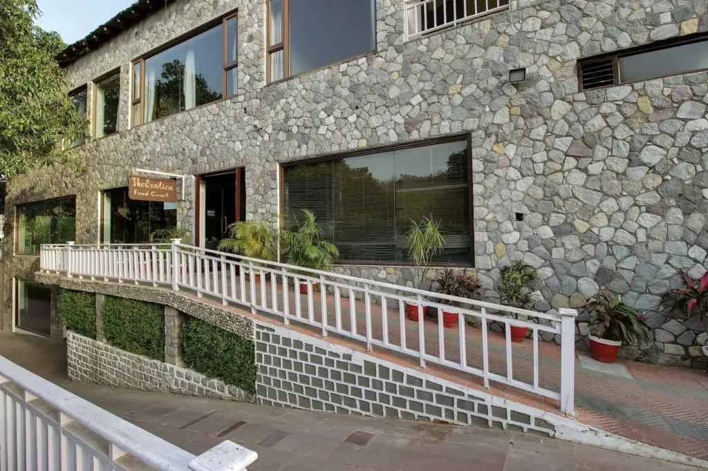 Наинитал: Wood castle Spa & Resort