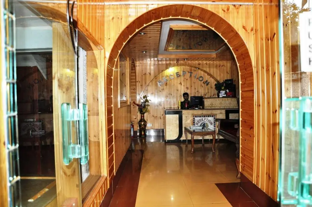 Шринагар: Hotel SADAF