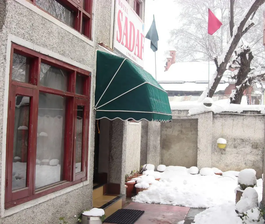 Шринагар: Hotel SADAF