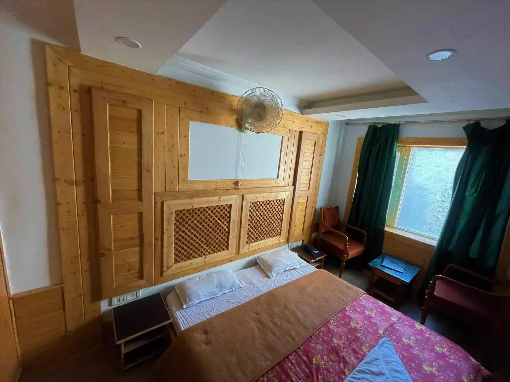 Шринагар: Hotel SADAF