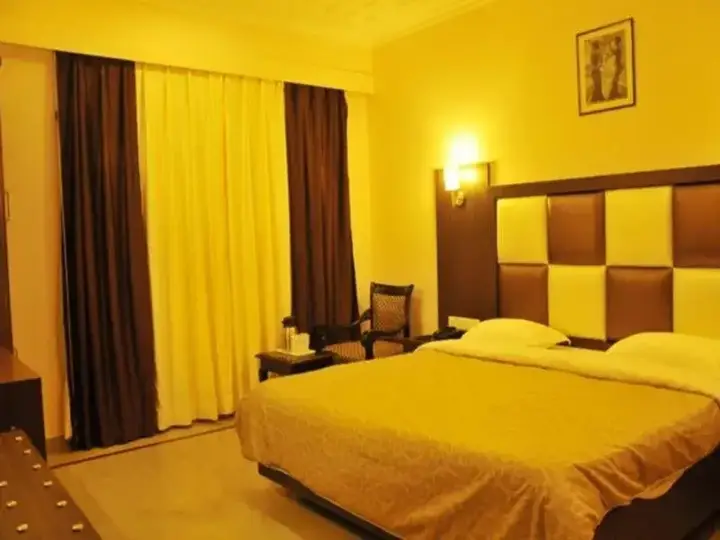 Джайпур: Paramount Hotel