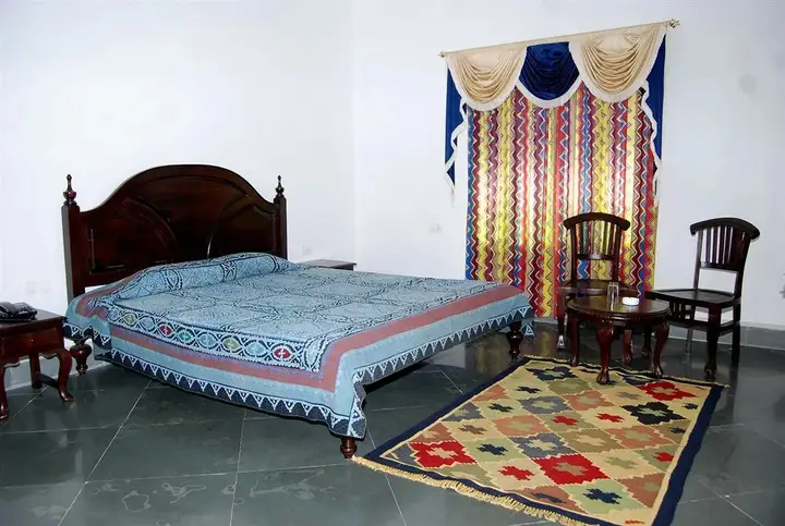 Садри: Chandra Hill Resort