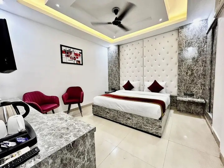 Нью-Дели: Hotel Cosmo