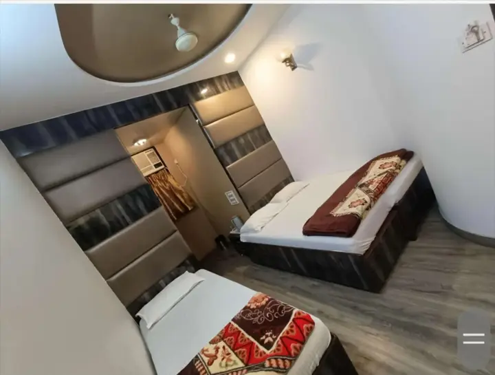 Мумбаи: Hotel Broadway