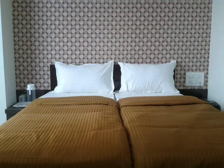 Мумбаи: Skyway Inn