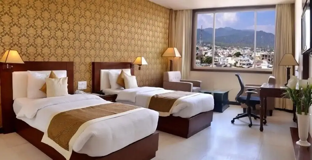 Наинитал: Hotel Devashish