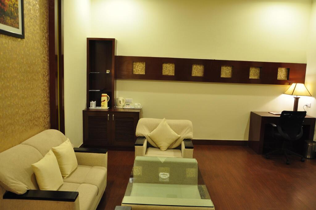 Hotel Devashish — фото 1