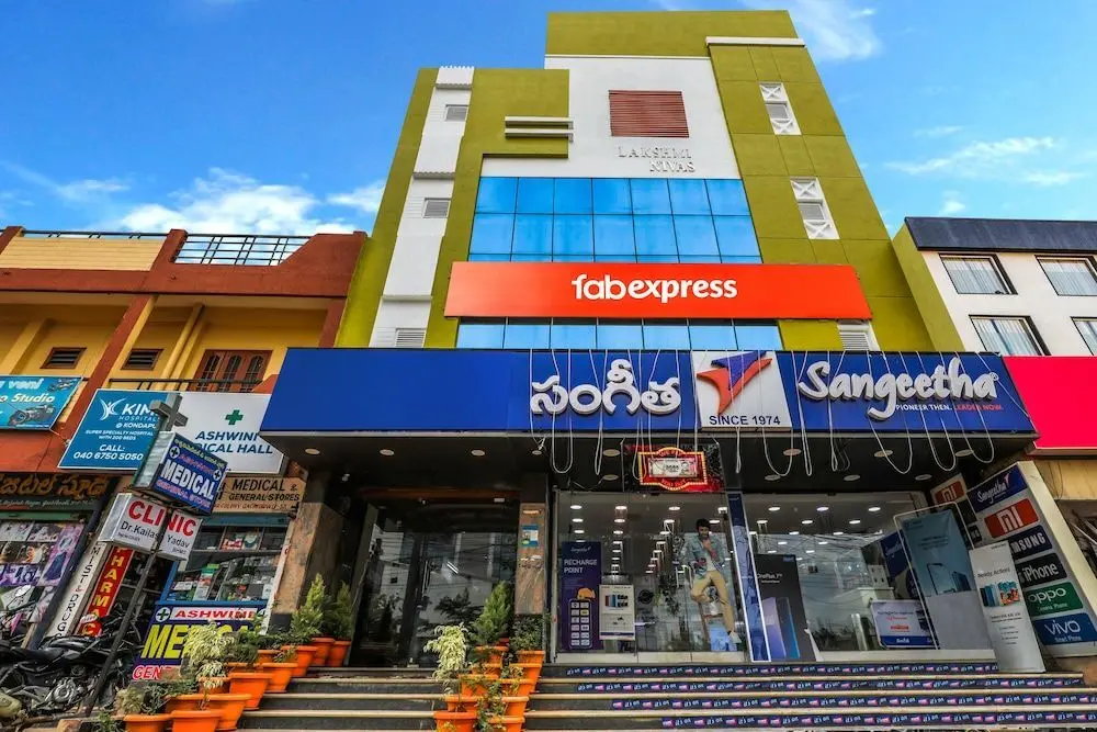 Хидерабад: Super Collection O Sharath City Mall Formerly Delight Inn Gachibowli