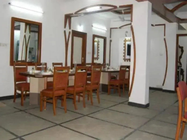 Хидерабад: Super Collection O Sharath City Mall Formerly Delight Inn Gachibowli