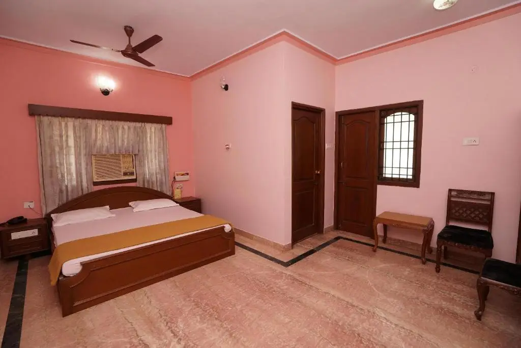 Lloyds Guest House, North Boag Road, T. Nagar — фото 1
