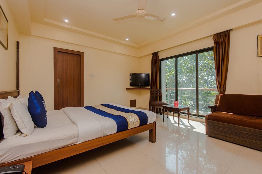 Тхане: OYO 10382 Hotel Saffron Suites