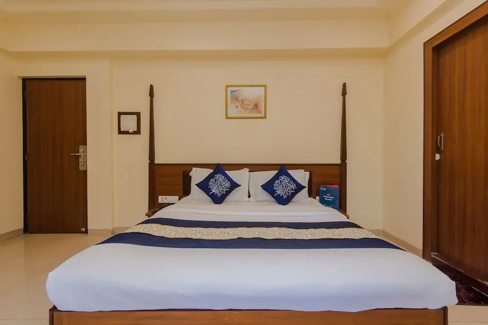 Тхане: OYO 10382 Hotel Saffron Suites