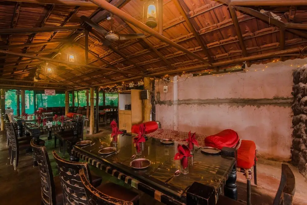 Тхане: OYO 10382 Hotel Saffron Suites