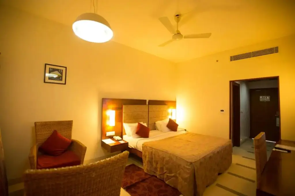 Гуруваюр: Hotel Devaragam