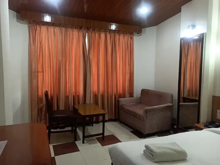 Гувахати: Ambarish Grand Residency