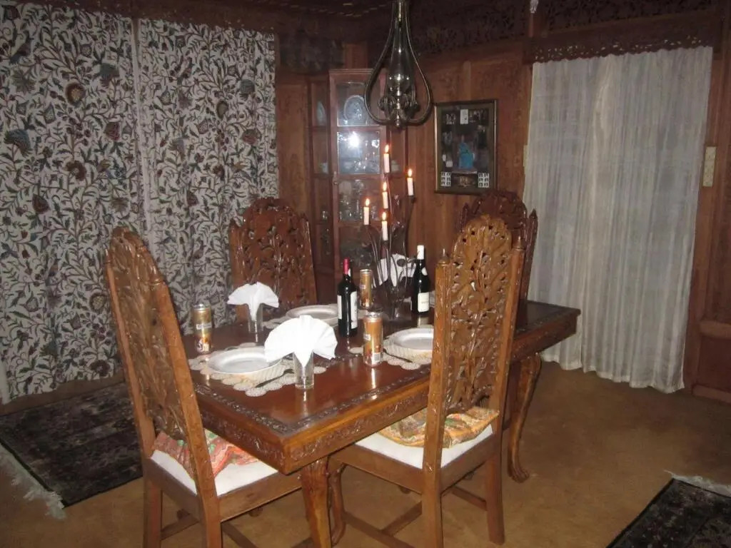 Шринагар: Wangnoo Houseboats