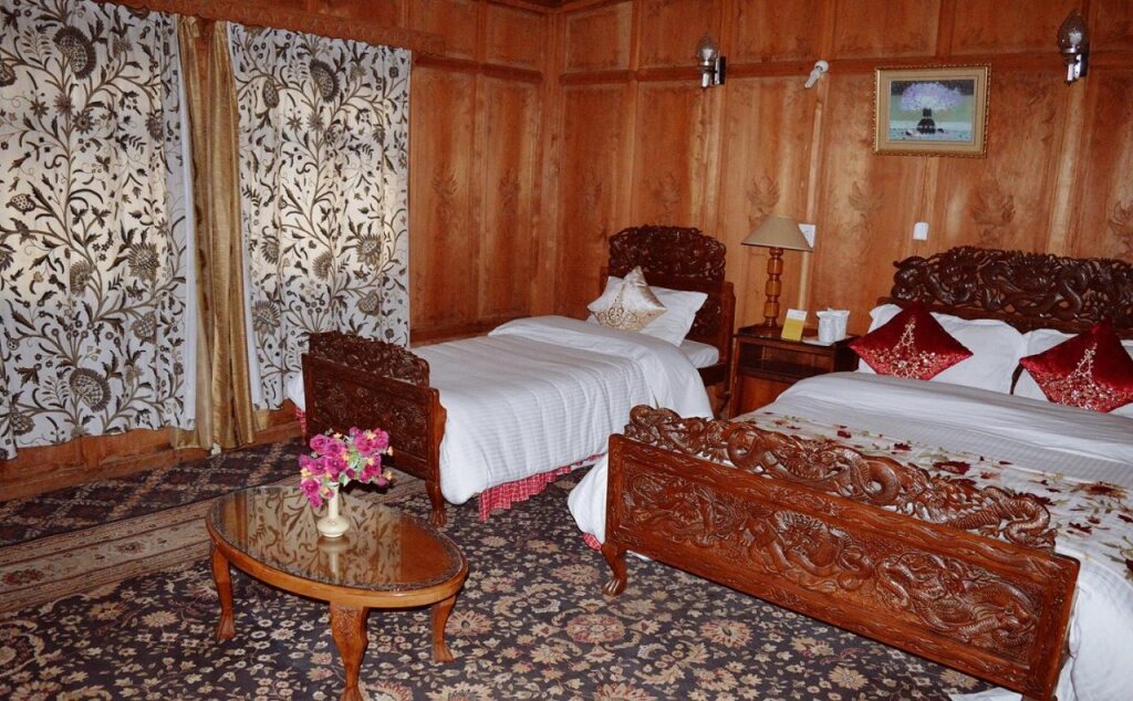 Шринагар: Wangnoo Houseboats