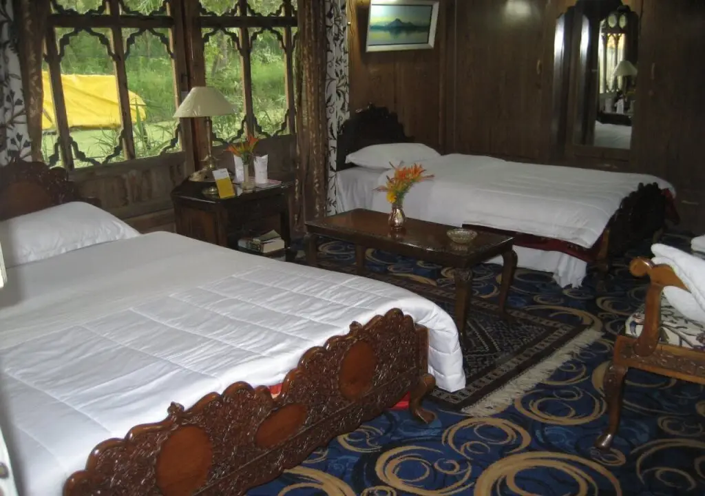 Шринагар: Wangnoo Houseboats