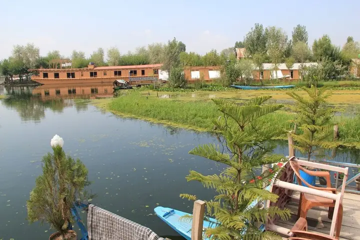 Шринагар: Group Of House Boat Golden Crest