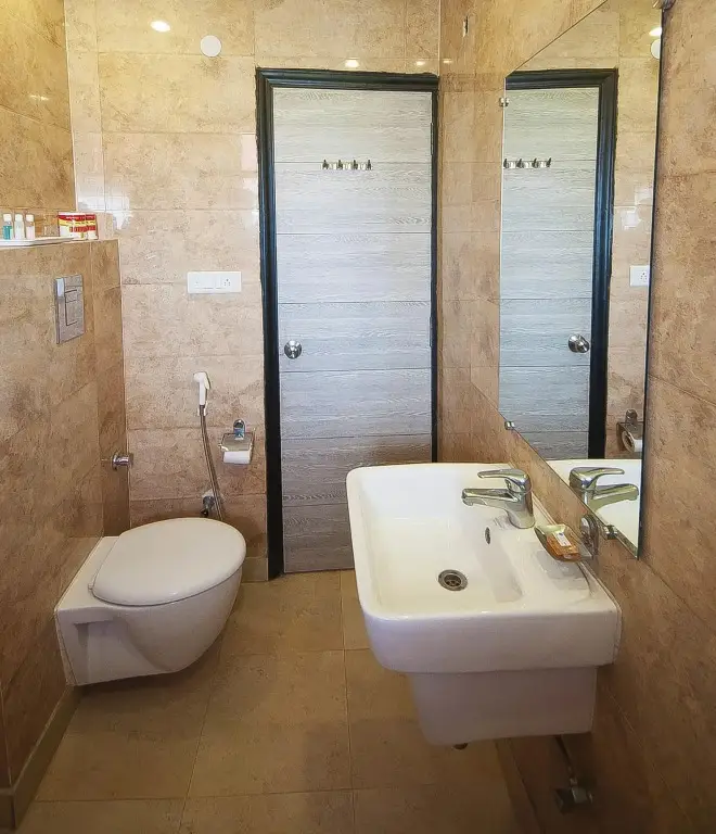 Нью-Дели: Hotel Pitrashish Premium