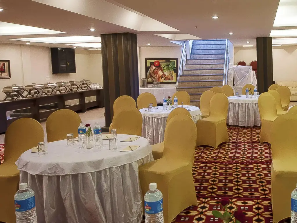 Нью-Дели: Hotel Pitrashish Premium