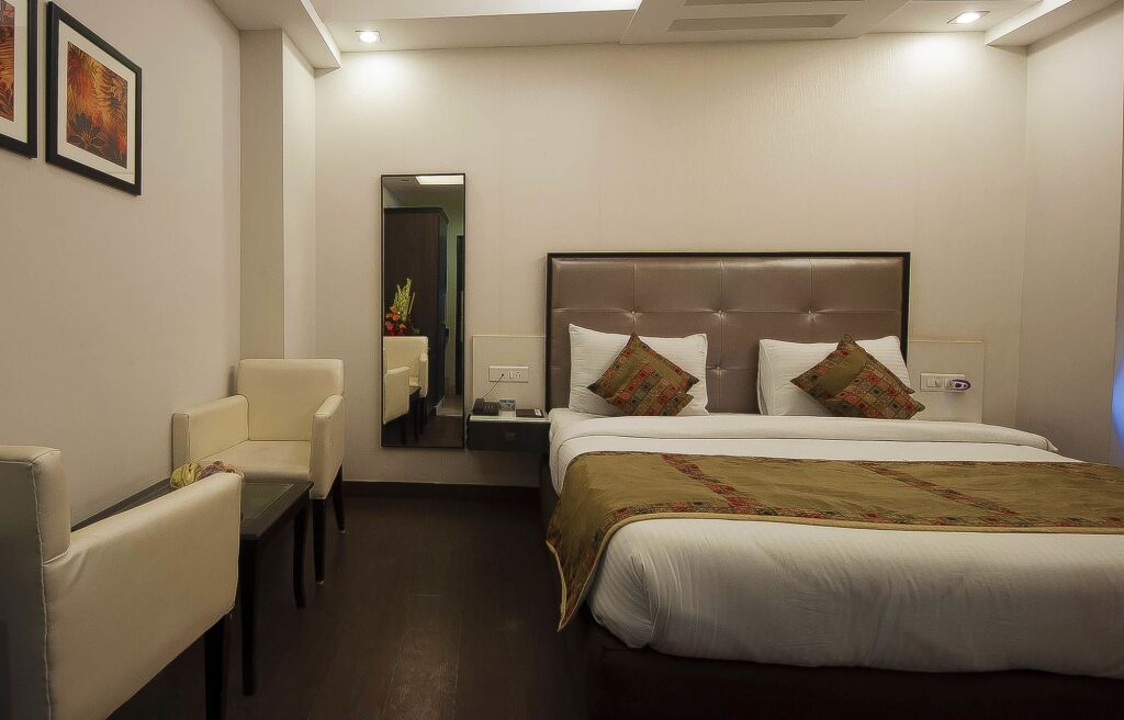 Нью-Дели: Hotel Pitrashish Premium