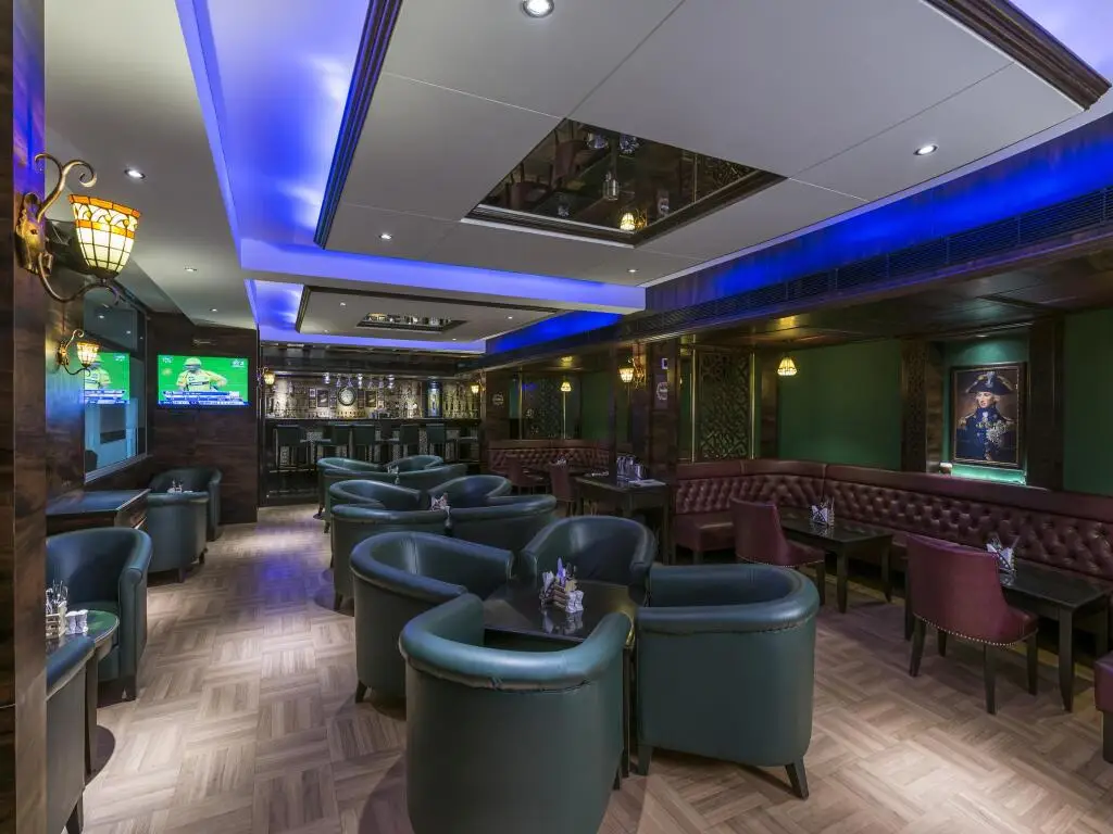 Тхане: GCC Hotel and Club