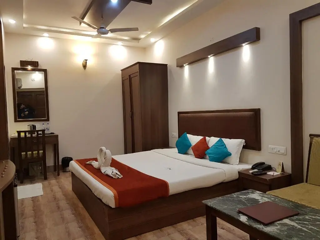 Праяградж: Hotel Harsh Ananda