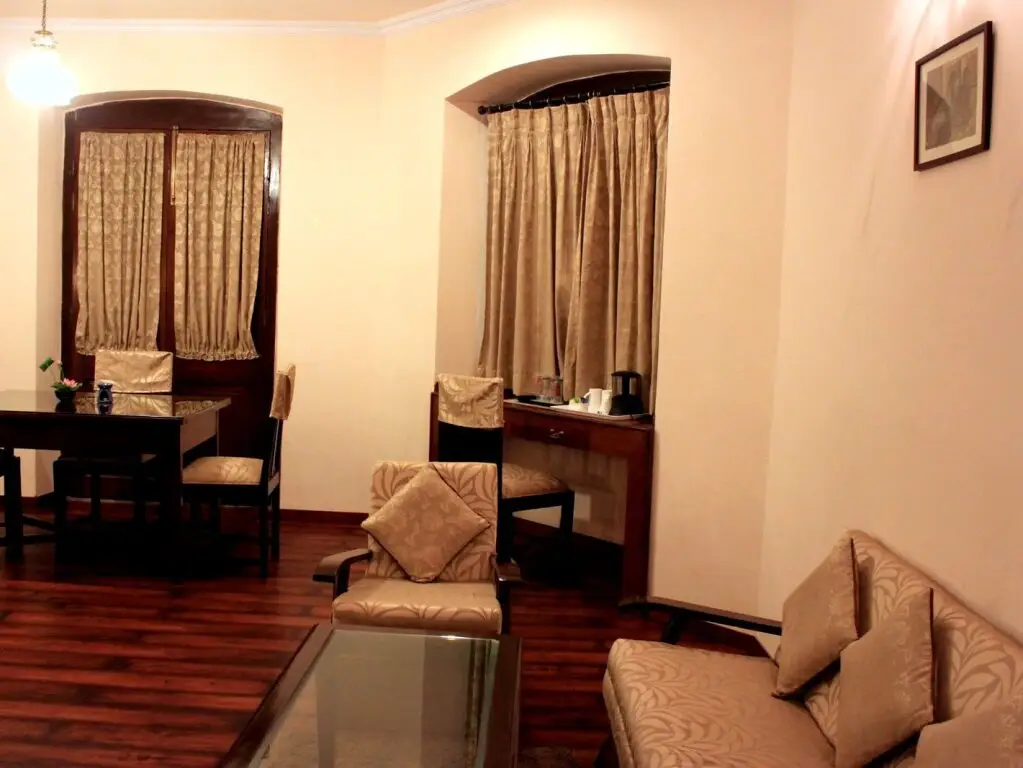 Праяградж: Hotel Harsh Ananda