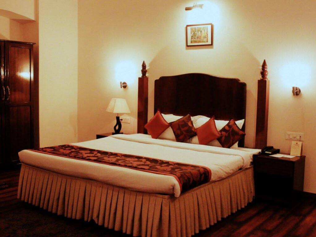 Праяградж: Hotel Harsh Ananda