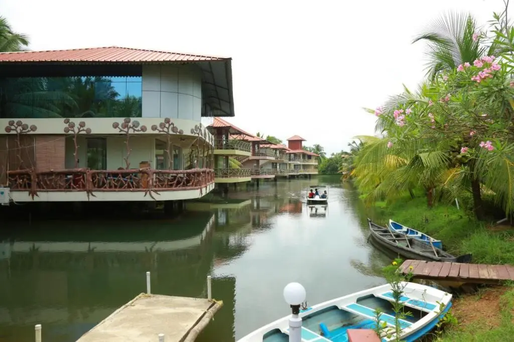 Талайолапарамбу: Kalathil Lake Resort