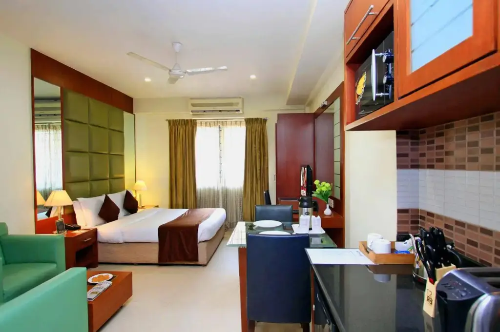 Бангалор: Empire Suites