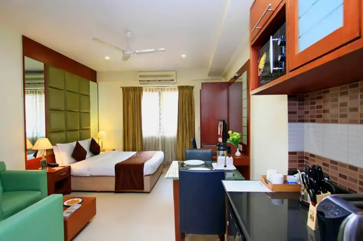 Бангалор: Empire Suites