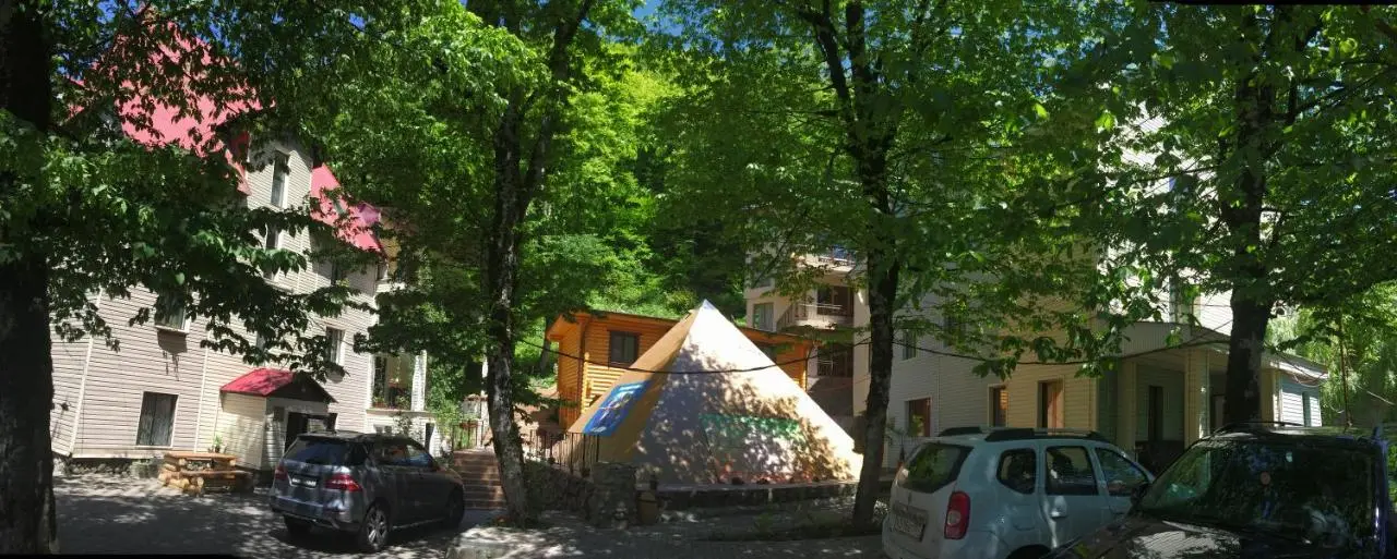 Эсто-Садок: Guest House Piramida