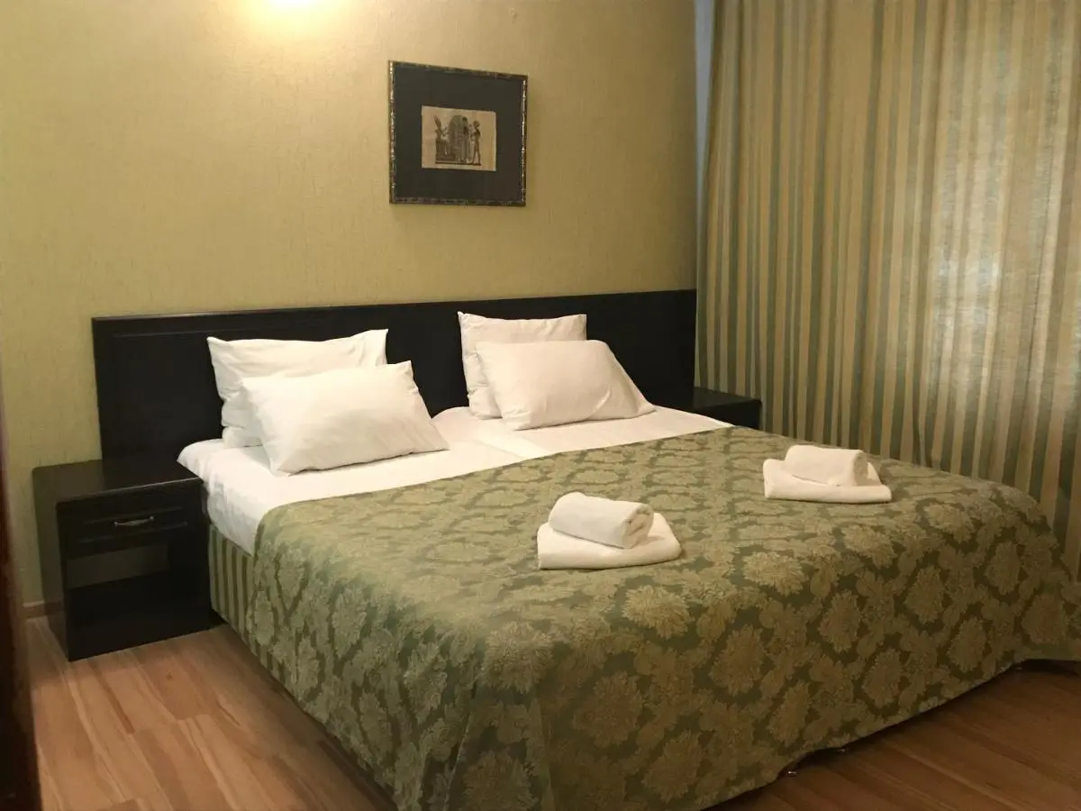 Эсто-Садок: Guest House Piramida