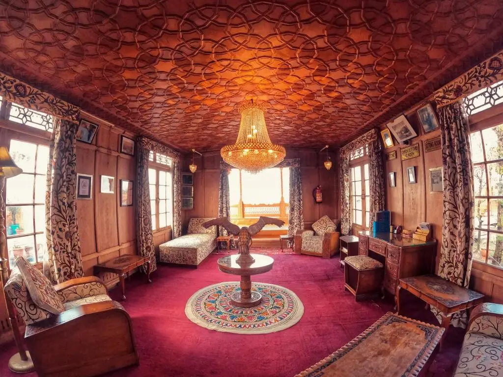Шринагар: Houseboat New Golden Flower