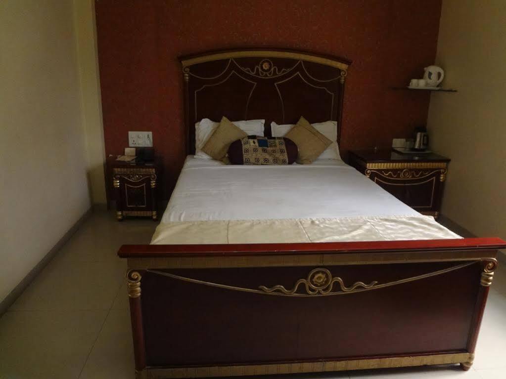 Мумбаи: Hotel P A Residency