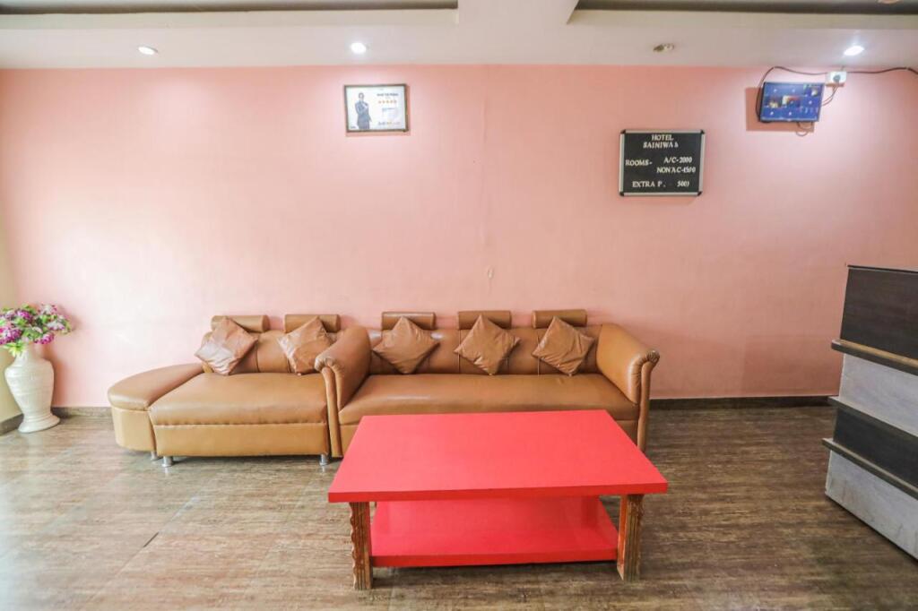 Лонавала: Hotel Sainiwas