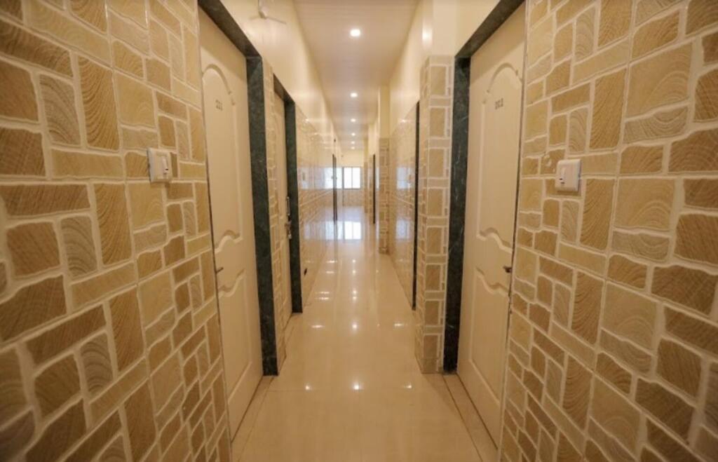 Лонавала: Hotel Sainiwas