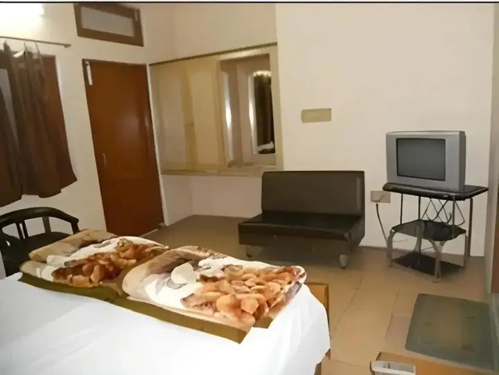 Файзабад: Abha Hotel