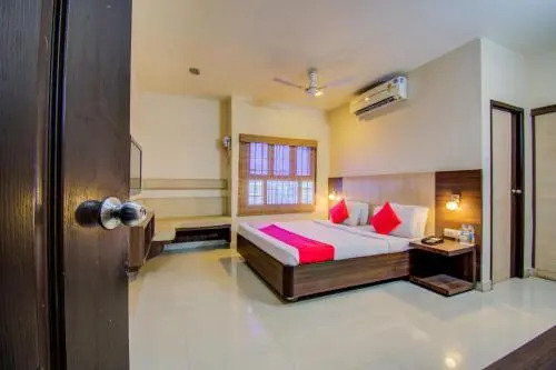Пунди: Sivamurugan Hotels