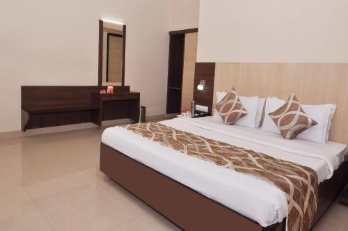 Пунди: Sivamurugan Hotels
