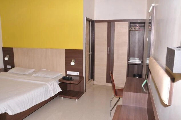 Пунди: Sivamurugan Hotels