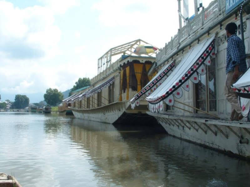 Шринагар: The Shelter Group of Houseboats