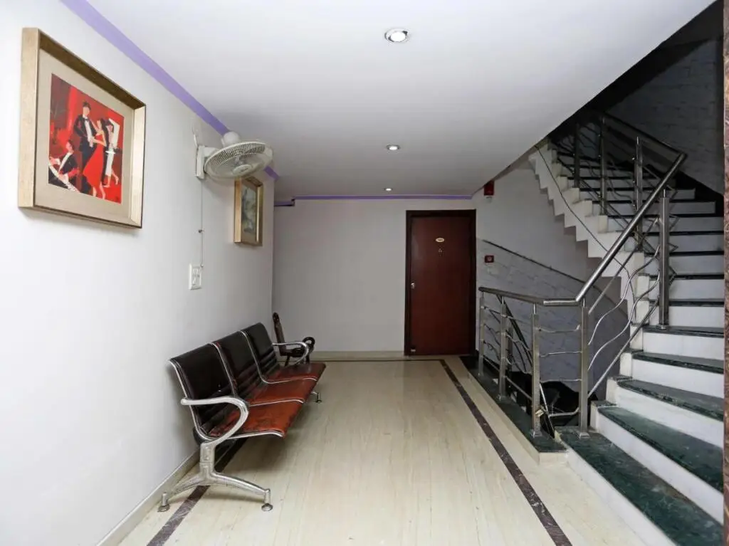 Нью-Дели: Hotel Mid Town