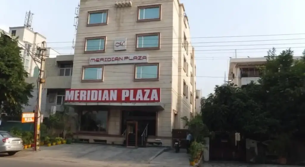 Нью-Дели: Hotel Meridian Plaza