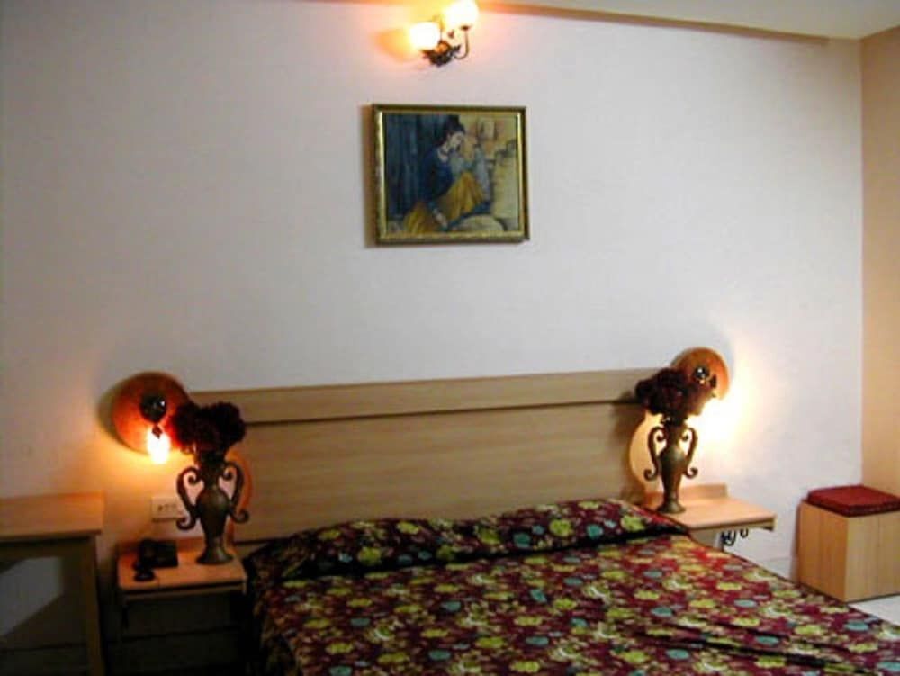 Колката: Hotel Pushpak International