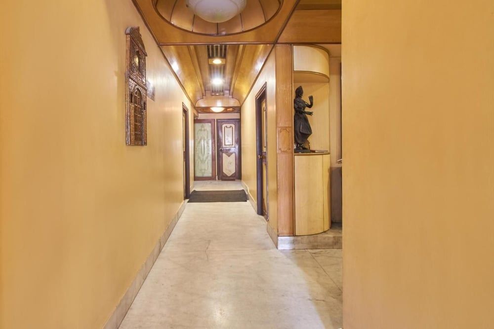 Колката: Hotel Pushpak International