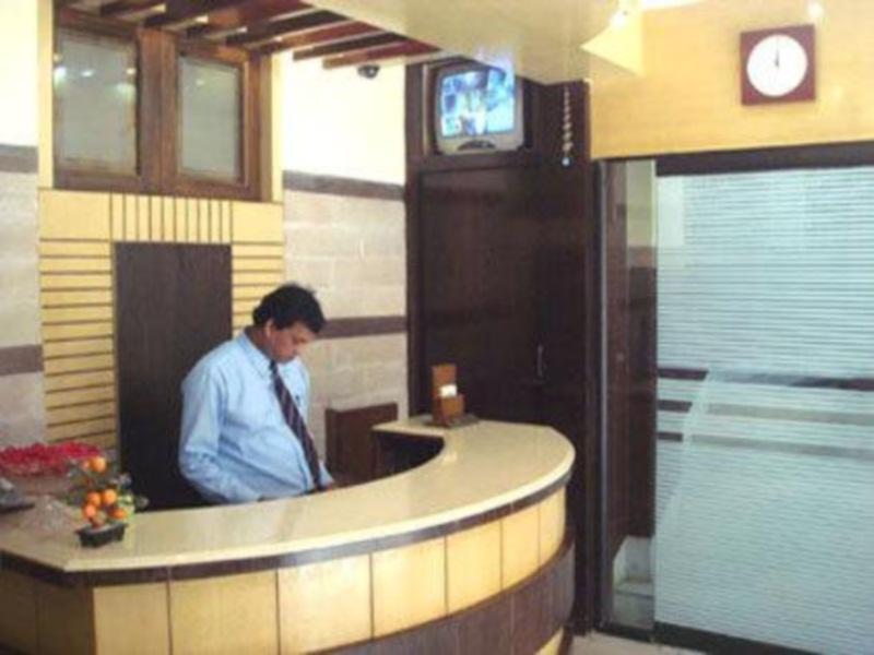 Колката: Hotel Pushpak International